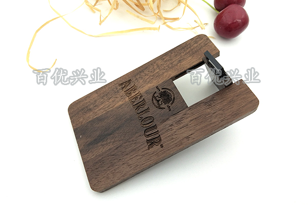 可旋轉環(huán)保耐用的?木質(zhì)卡片U盤